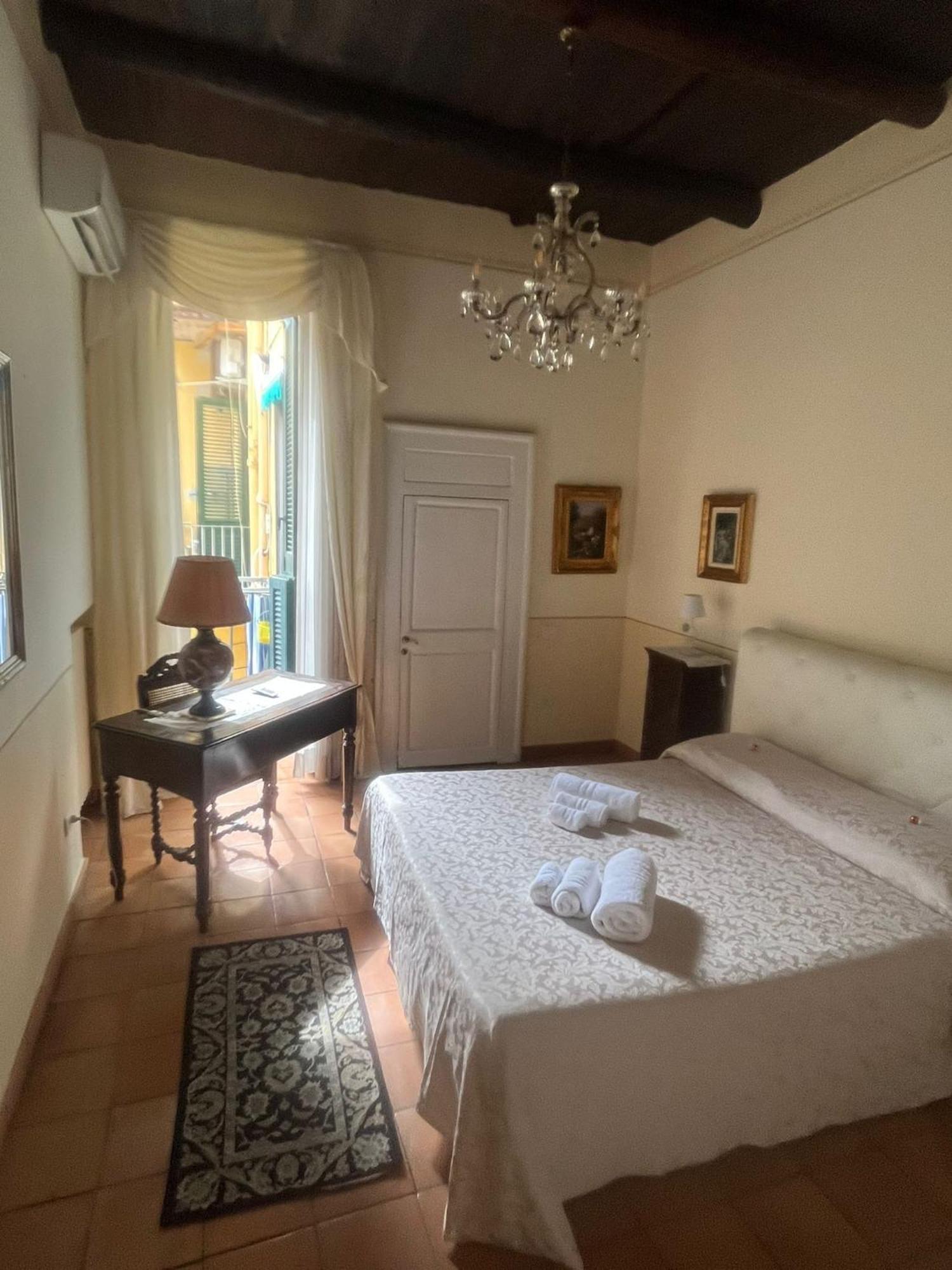 Maison Barriera - Luxury Suites - Salerno City Center Dış mekan fotoğraf